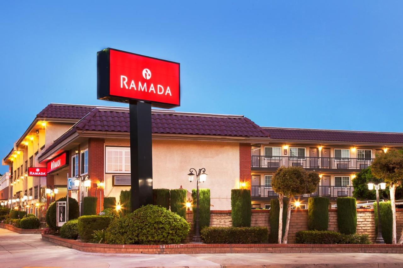 Hotel Ramada By Wyndham Pasadena Exterior foto