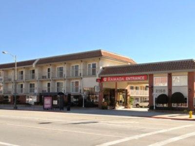 Hotel Ramada By Wyndham Pasadena Exterior foto